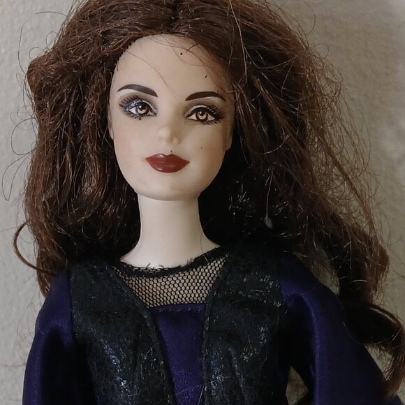 Goth/witch Barbie doll with accessories - Picture 2 of 8
